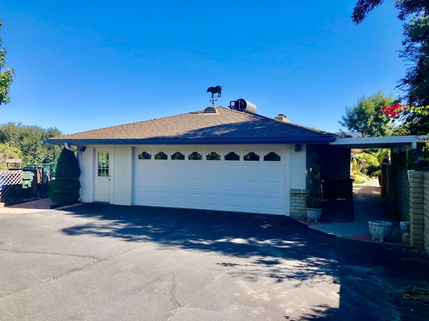 Beautiful Custom Home in Fallbrook, just minutes from town, Million Dollar Views, and Privacy a Plenty! – photo 2