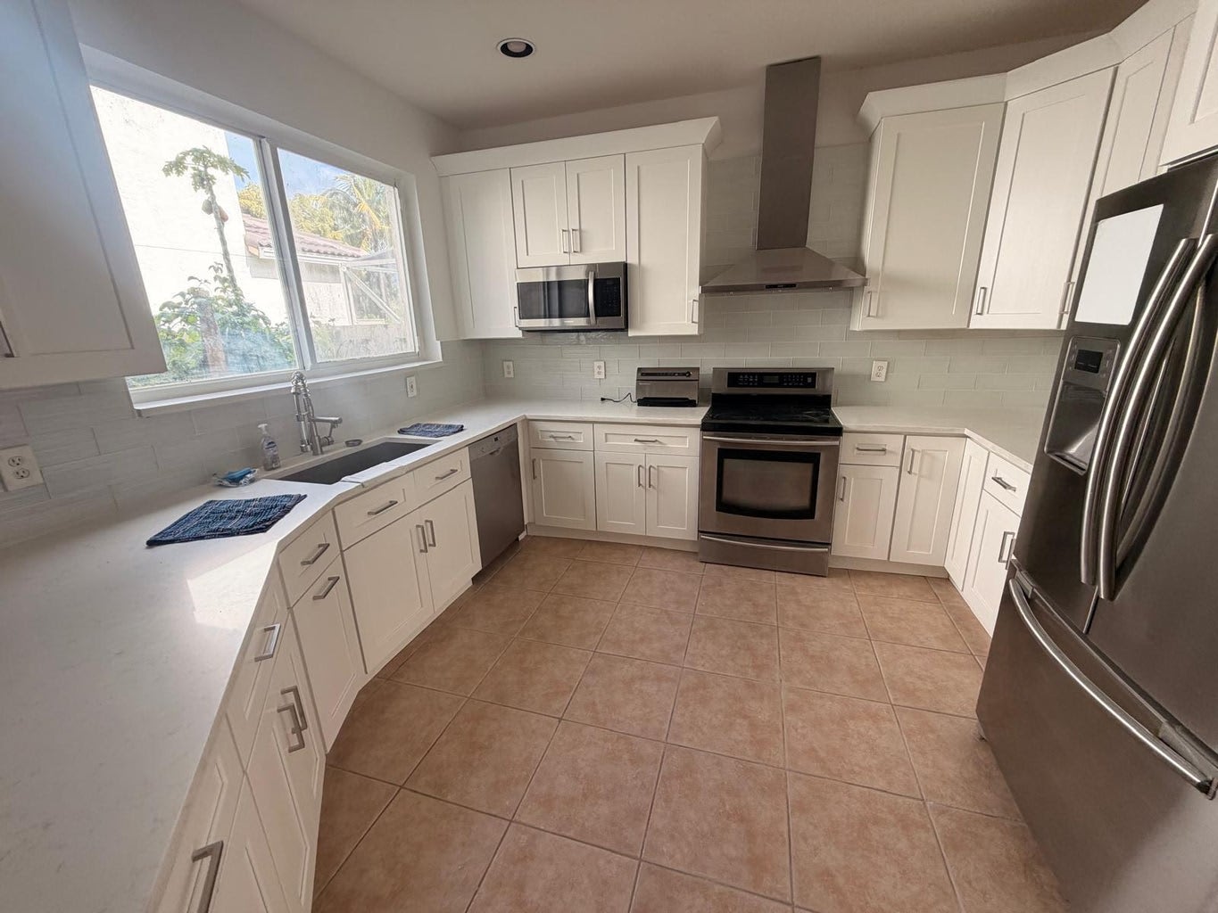 1226 Avondale Lane – photo 2