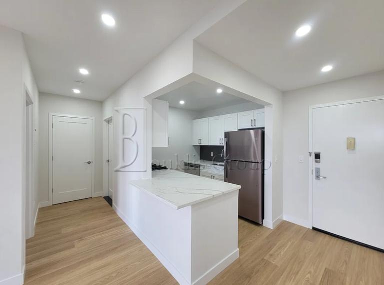 58 12 Queens Blvd – photo 2