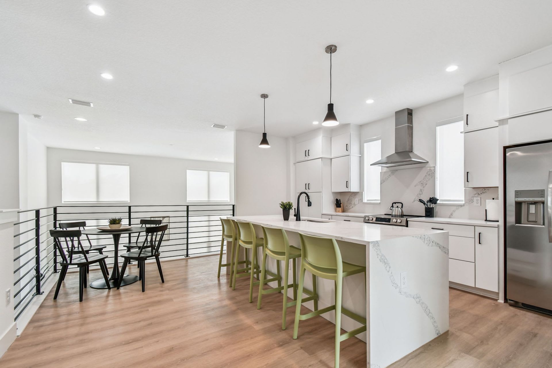 A charming coastal townhouse, just minutes from downtown St. Pete! – photo 4