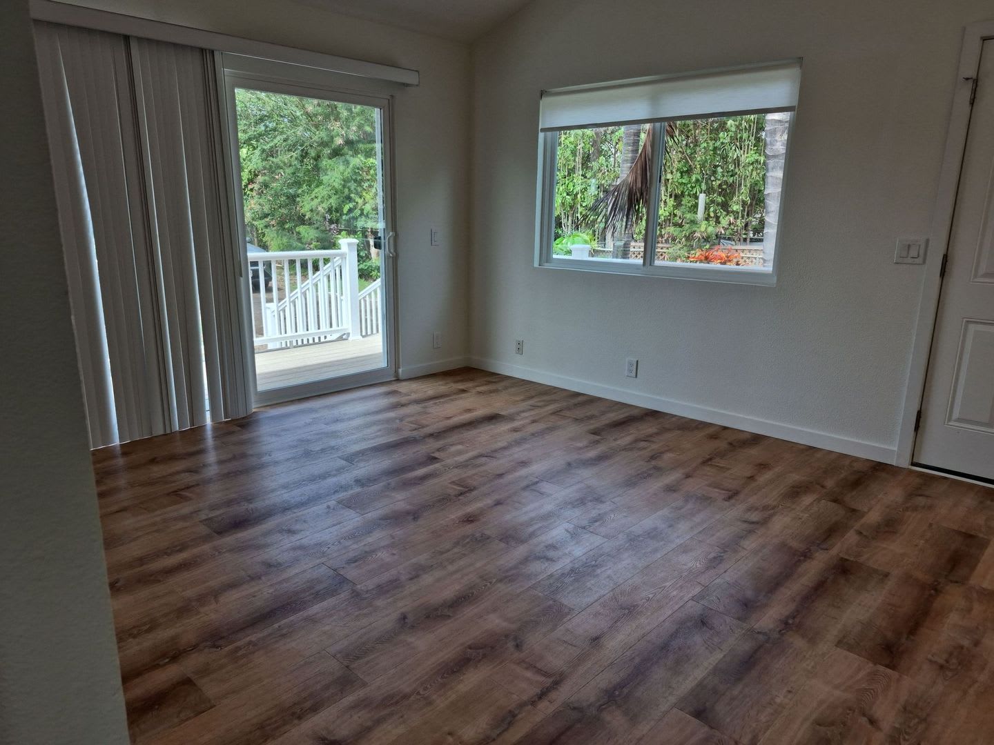 Brand new 2 bd. 1 ba. remodeled cottage on lg. property close to beach. Available now. – photo 5