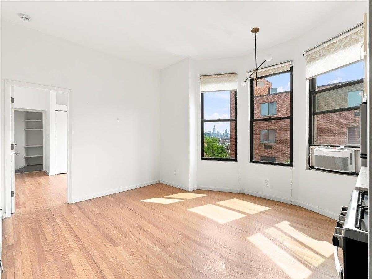 193 Ogden Ave – photo 2
