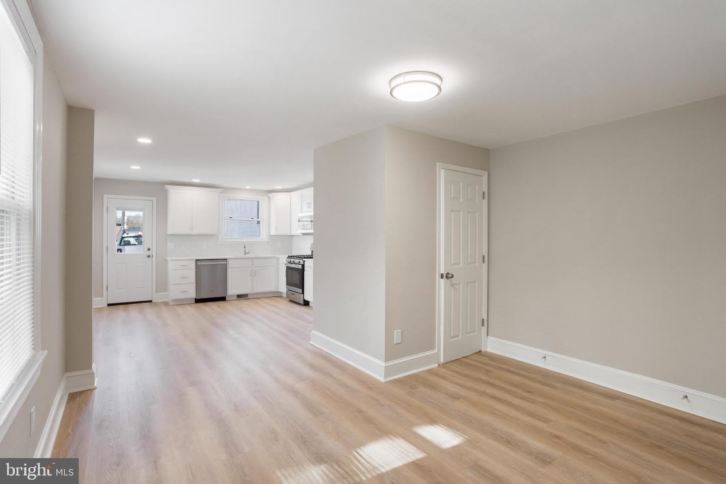 809 N PROVIDENCE RD – photo 3