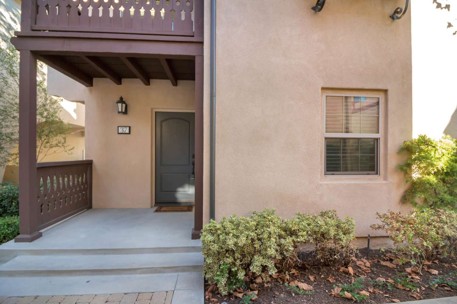Nestled in the Woodbury Community- detached 2-bedroom Bowen Court Town Home – photo 3