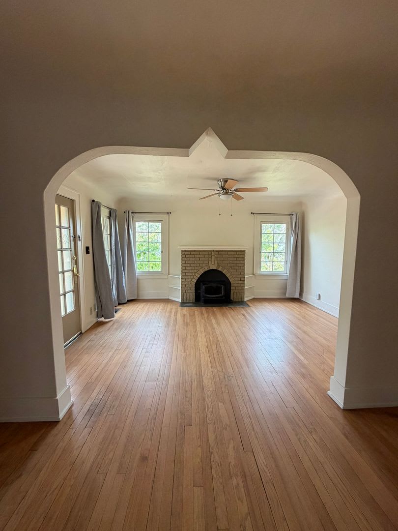 2 Bedroom 1 Bathroom Home – photo 2
