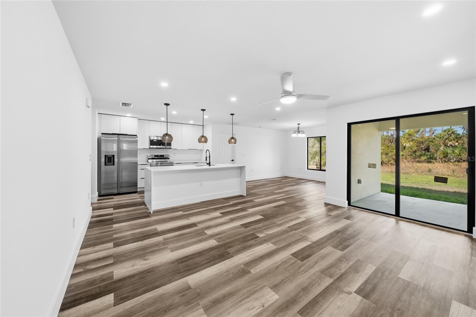 15468 CHAMBERLAIN Boulevard – photo 3