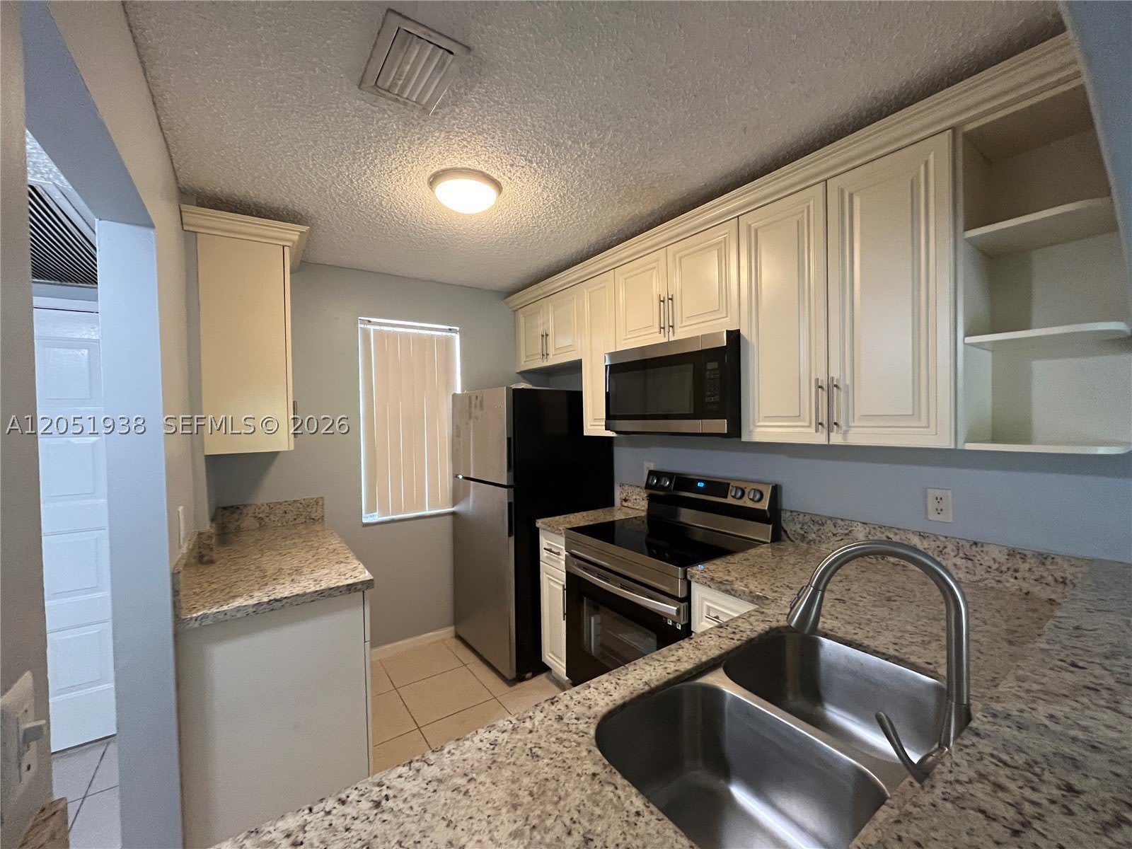2740 FOREST HILLS BLVD – photo 3
