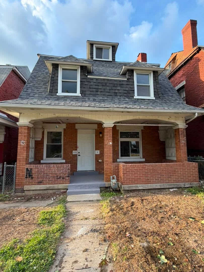 Spacious 4BR Home in Pittsburgh, Section 8 Considered!! – photo 1