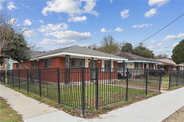 7551 OAK Street – photo 4