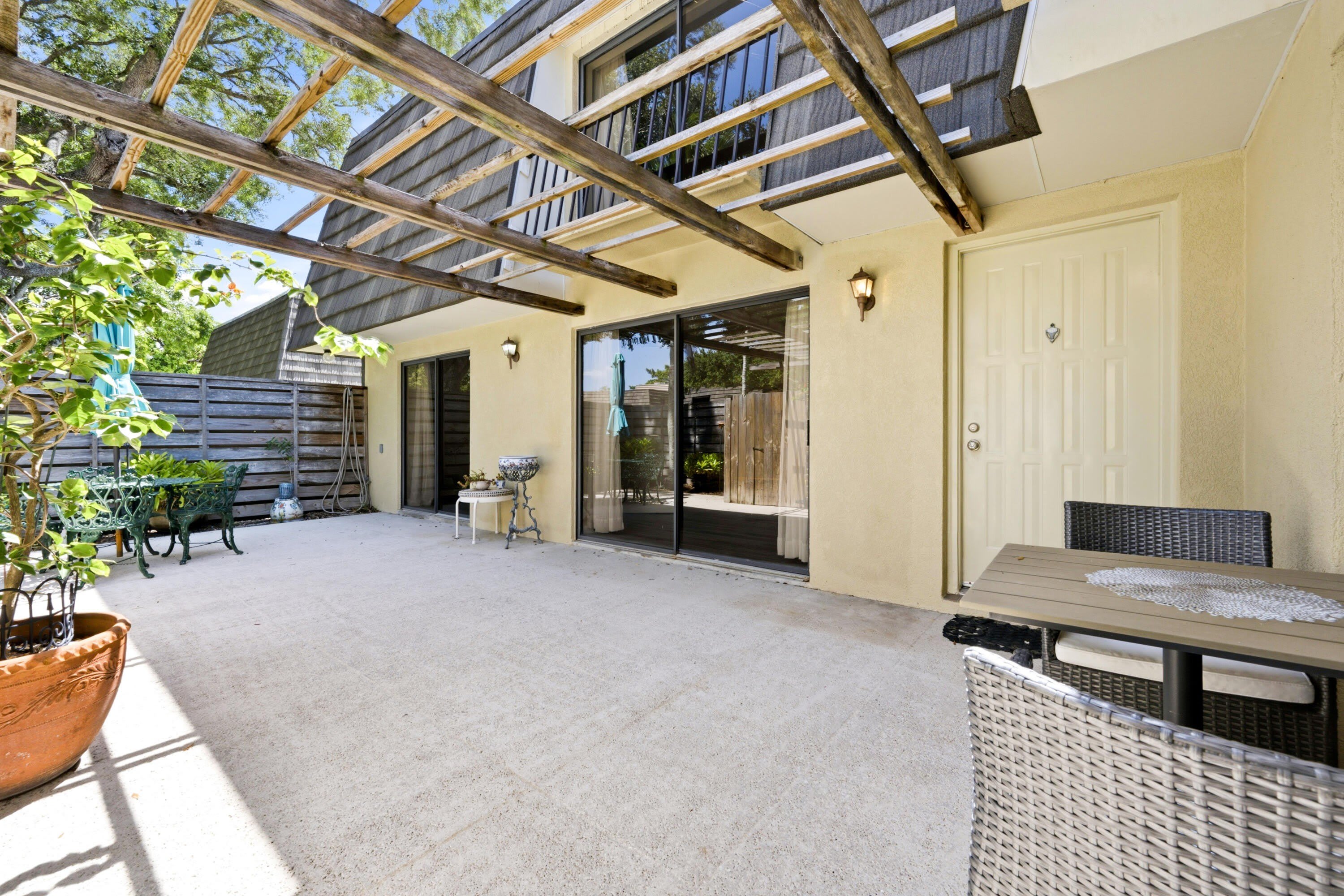 605 6TH Terrace – photo 3