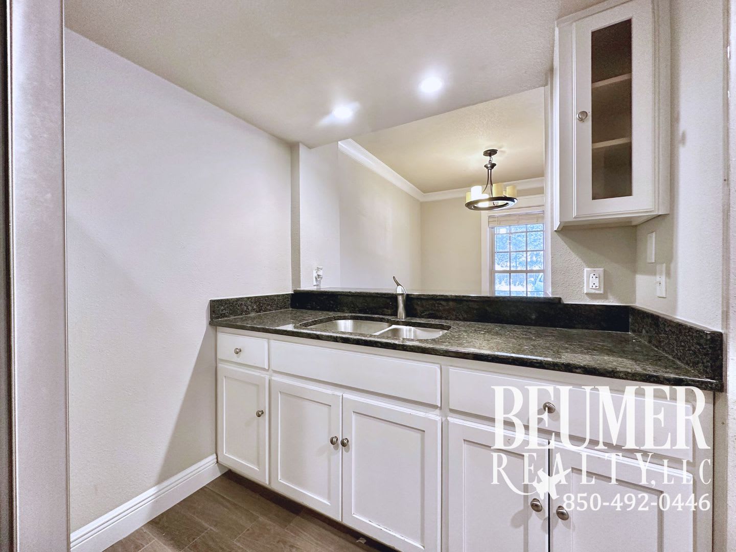 2br 1.5 ba End Unit Townhome for Rent – photo 4