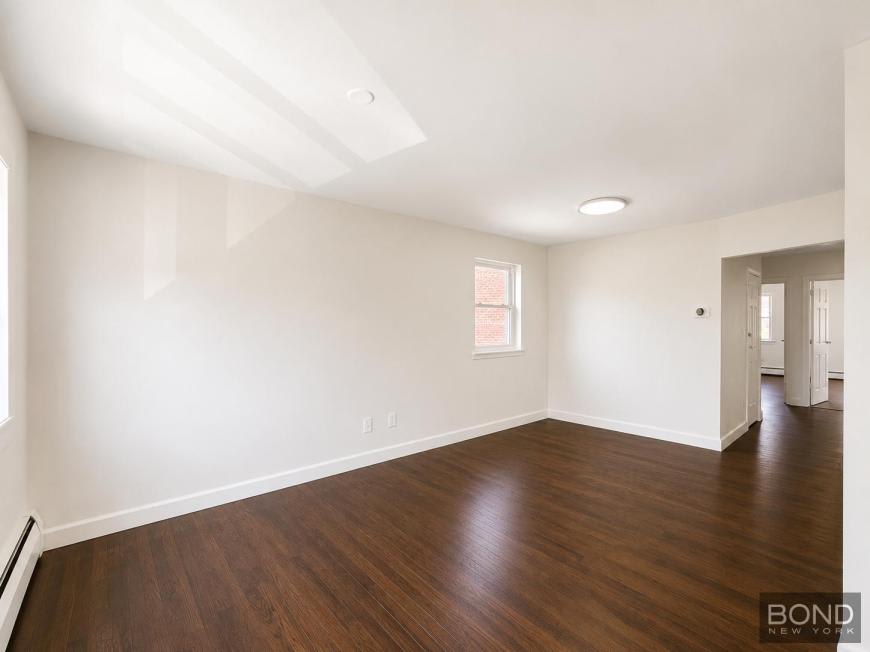 60-11 74th Street – photo 1
