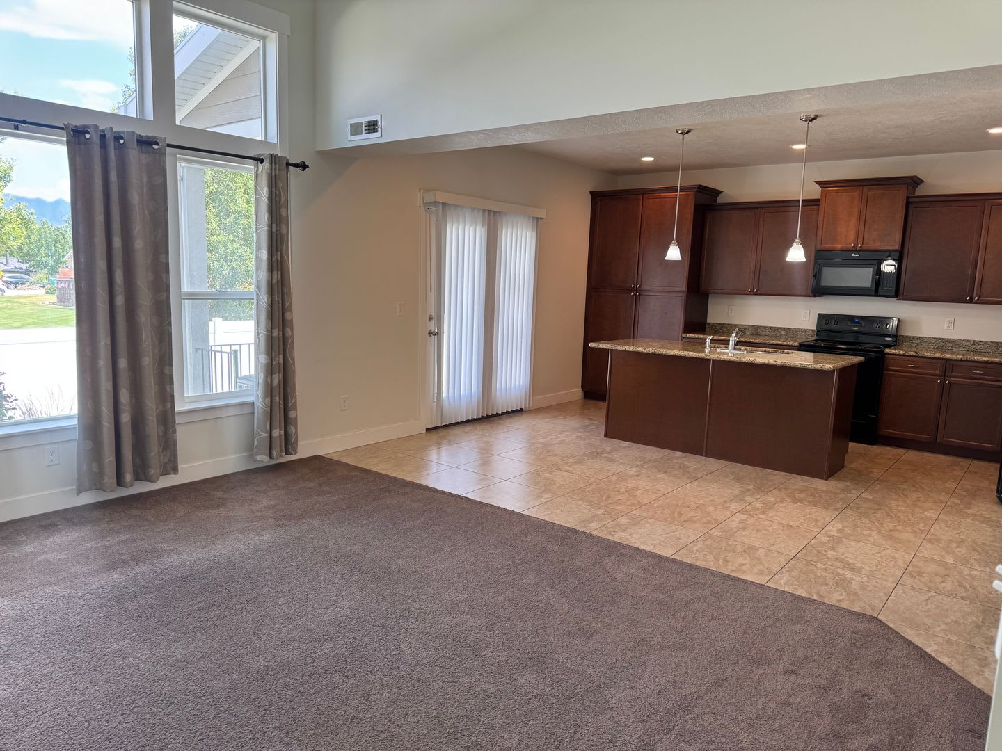 Beautiful Riverton Townhome For Rent – photo 3