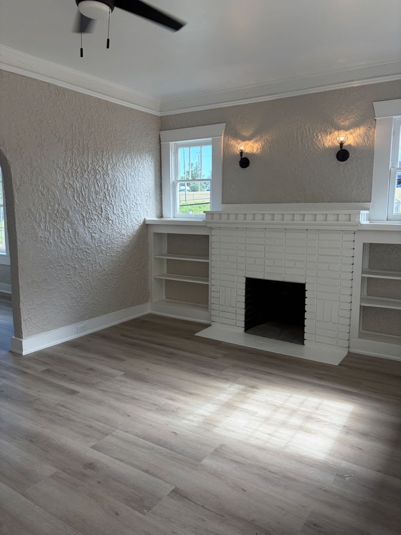 Charming 4BR/2BA Bungalow in Historic South East Lake – photo 5
