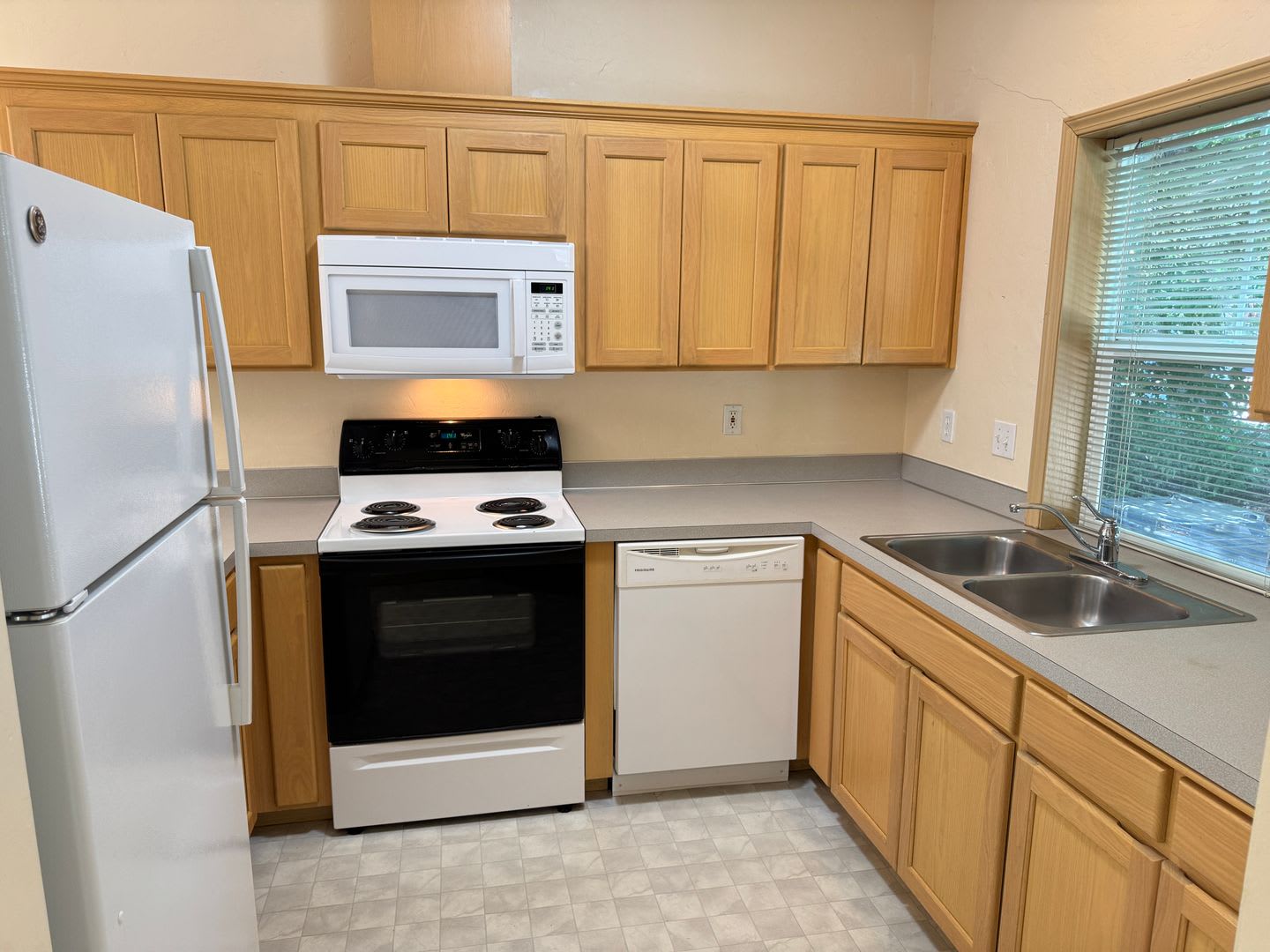 2 bedroom apartment in a great neighborhood! – photo 4