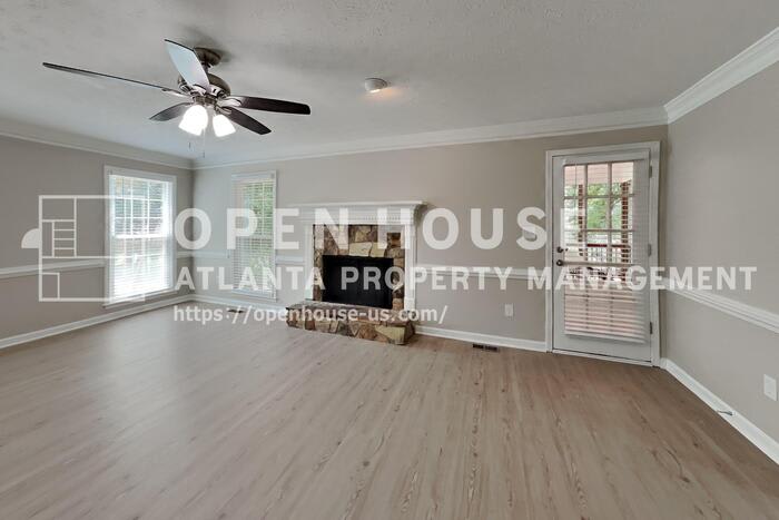 385 Deerwood Drive – photo 4