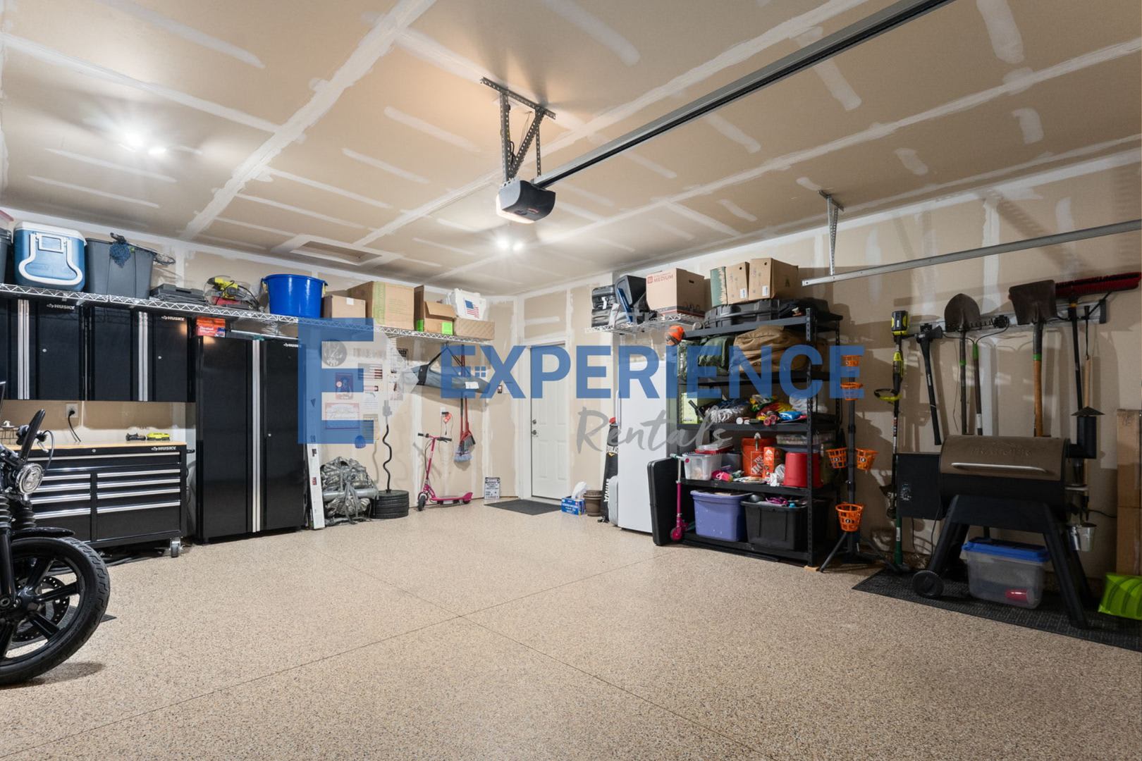 Spacious 3-Bedroom End-Unit Townhome with Main-Level Primary Suite! – photo 2
