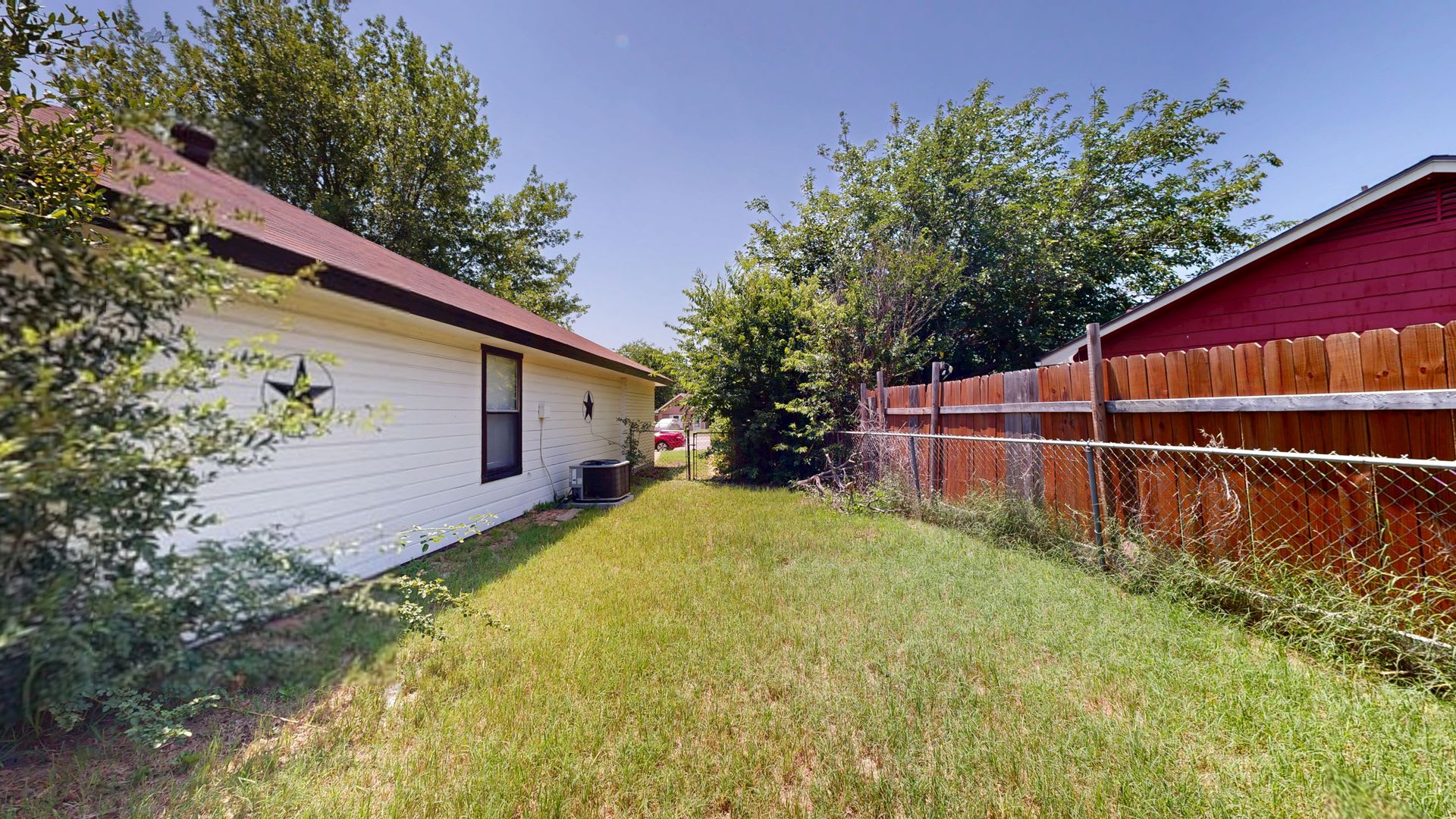 2 WEEKS FREE + REMODELED 3 BEDROOM 2 BATH ALL TILE HOUSE!!! – photo 5