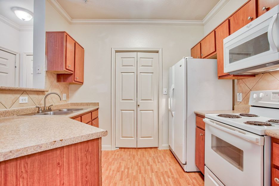 Mission Oaks Apartment Homes – photo 4