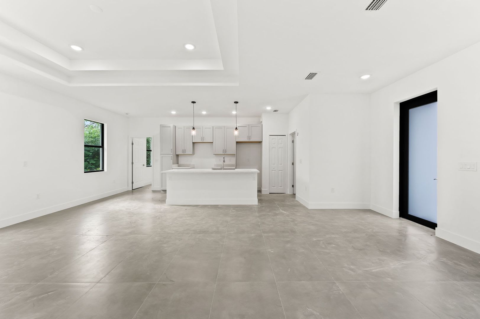 Beautifully Renovated Home with Modern Open-Concept Design in Lehigh Acres – photo 5