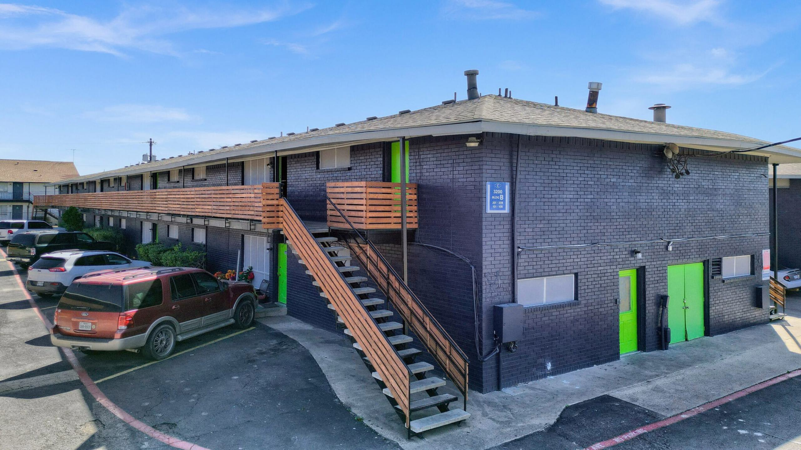 Crest Ridge Apartments – photo 1