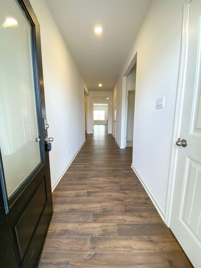 4 bed, 2 bath in Oakland built in 2023 – photo 2