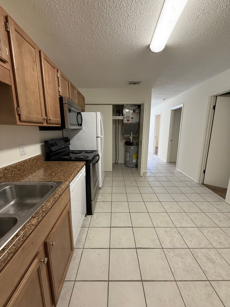 New Listing – photo 4