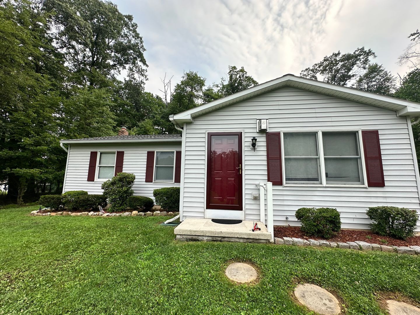 Spacious 3 Bedroom Single Family Home On Over 1 Acre In Blandon – photo 5