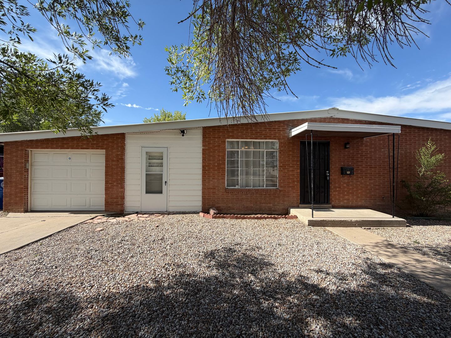 3 Bedroom Single Story Available Near Comanche Rd NE & San Mateo Blvd NE! – photo 1