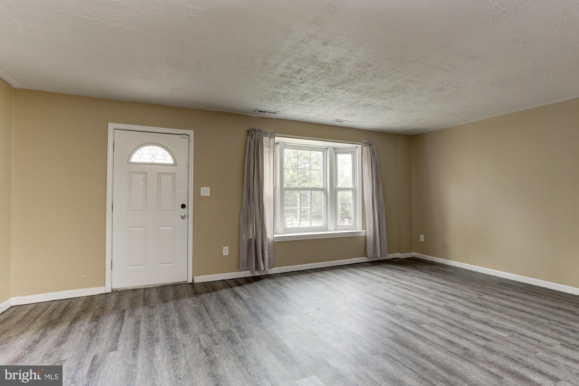 1925 ADDISON Road S – photo 2