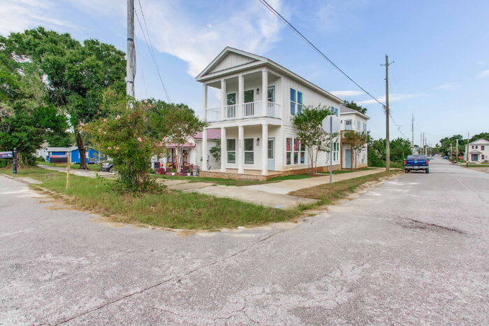 923 West Belmont Street – photo 4