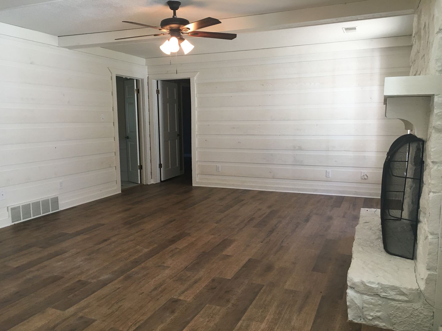 Spacious Germantown Home Fully Fenced Walking Distance To Farmington Elementary Small Pets Are Welcome 2 Bedrooms Down – photo 5