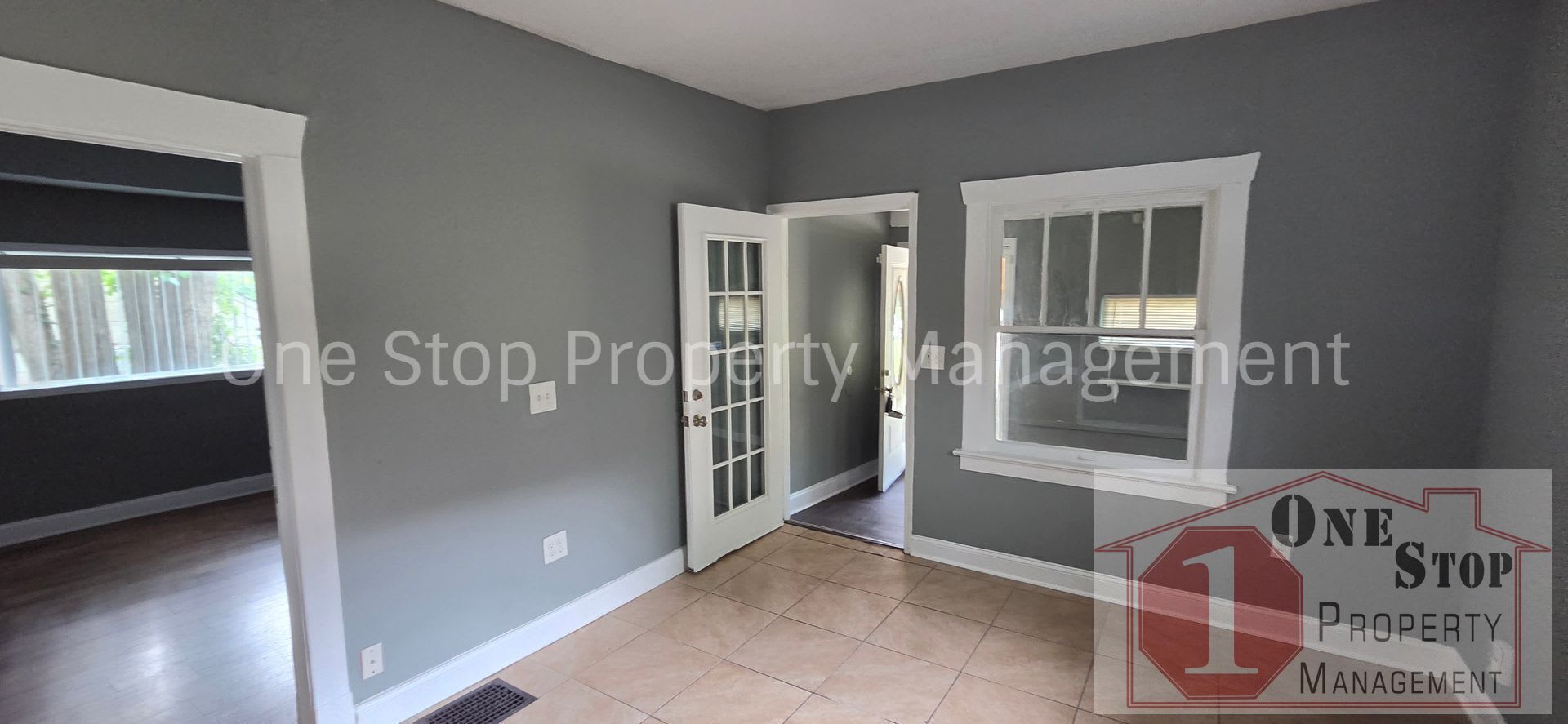 Beautiful 3 Bedroom 2 Bathroom in KCMO! – photo 4