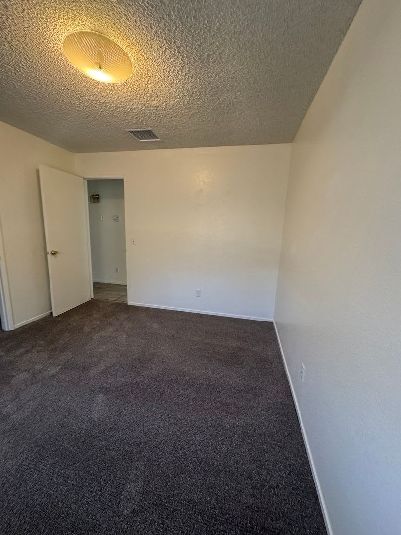 Charming 3 Bed, 2 Bath Home on a large late in Madera Estates Rent – photo 5