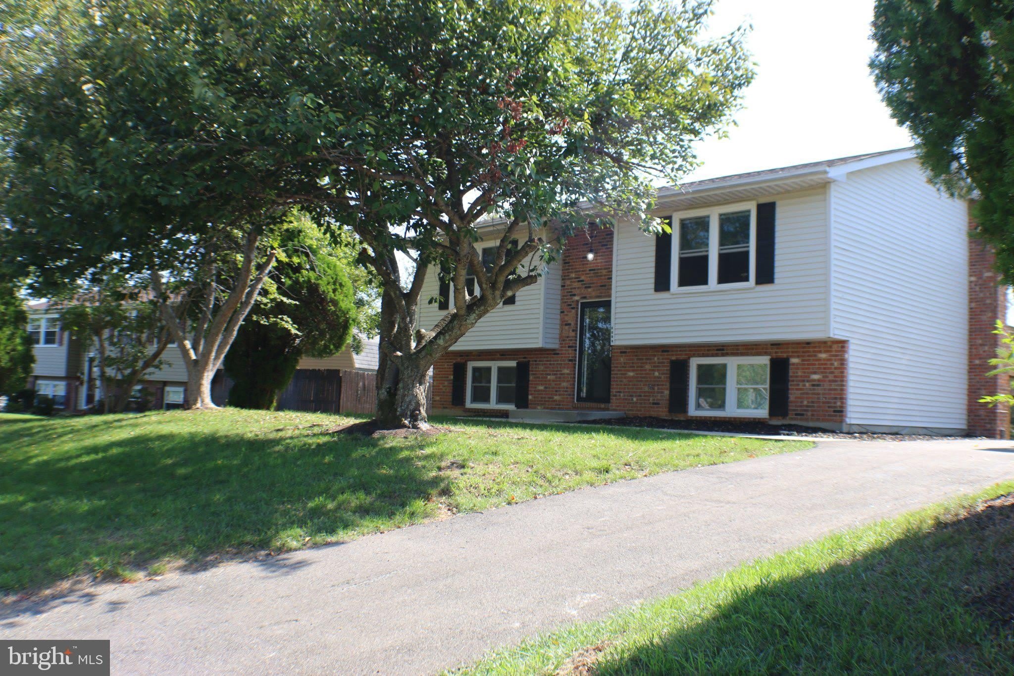 5077 MACNAMARA Drive – photo 2