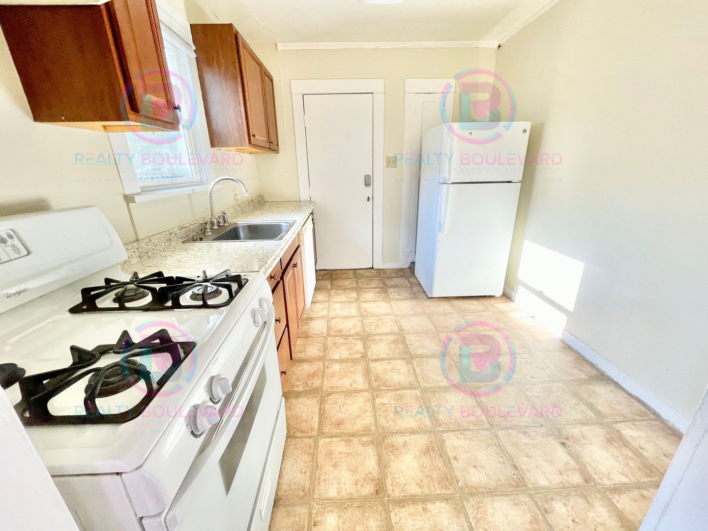 Charming Cottage-Style Home with Private Yard Near Downtown Reno – photo 2