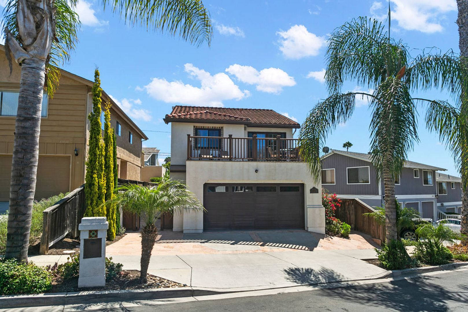 Exquisite beach home with Ocean and Harbor activities abound! – photo 2
