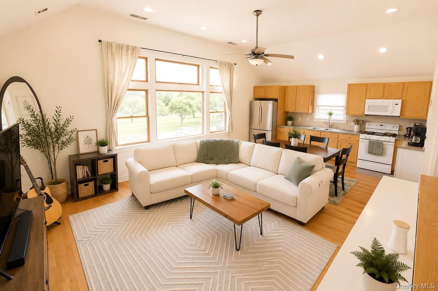649 W Park Avenue – photo 2