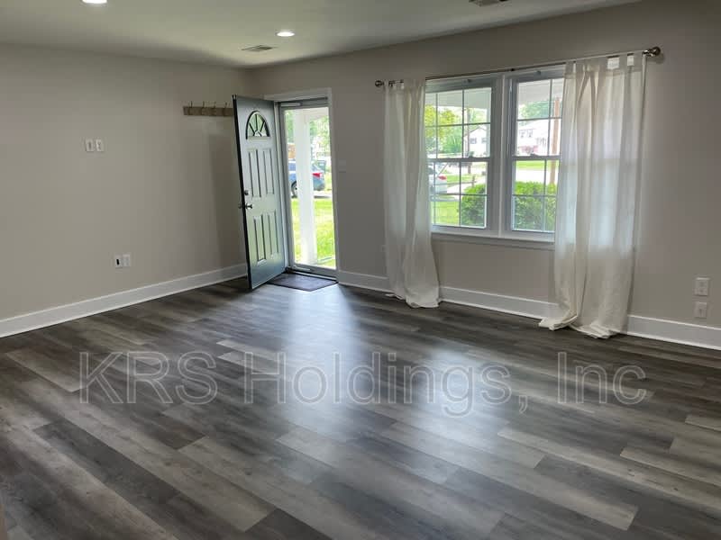 8011 Beckner Ct – photo 4