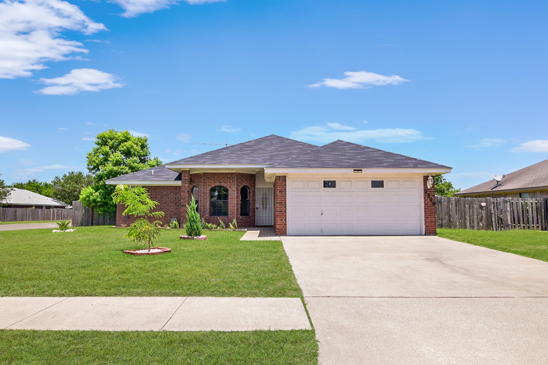 2209 Sandstone Dr – photo 1