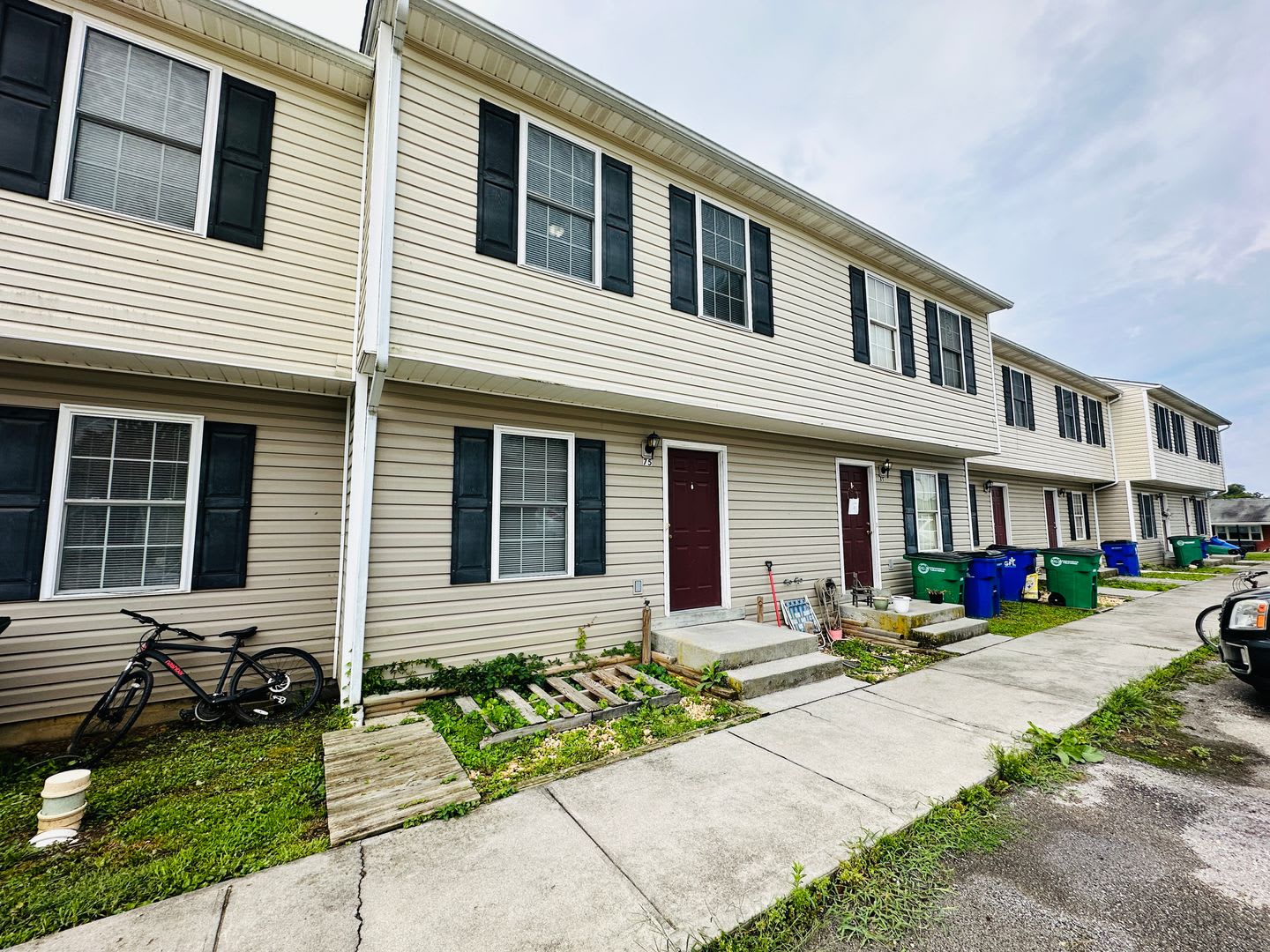 3 Bedroom 2.5 Bath Townhouse – photo 1