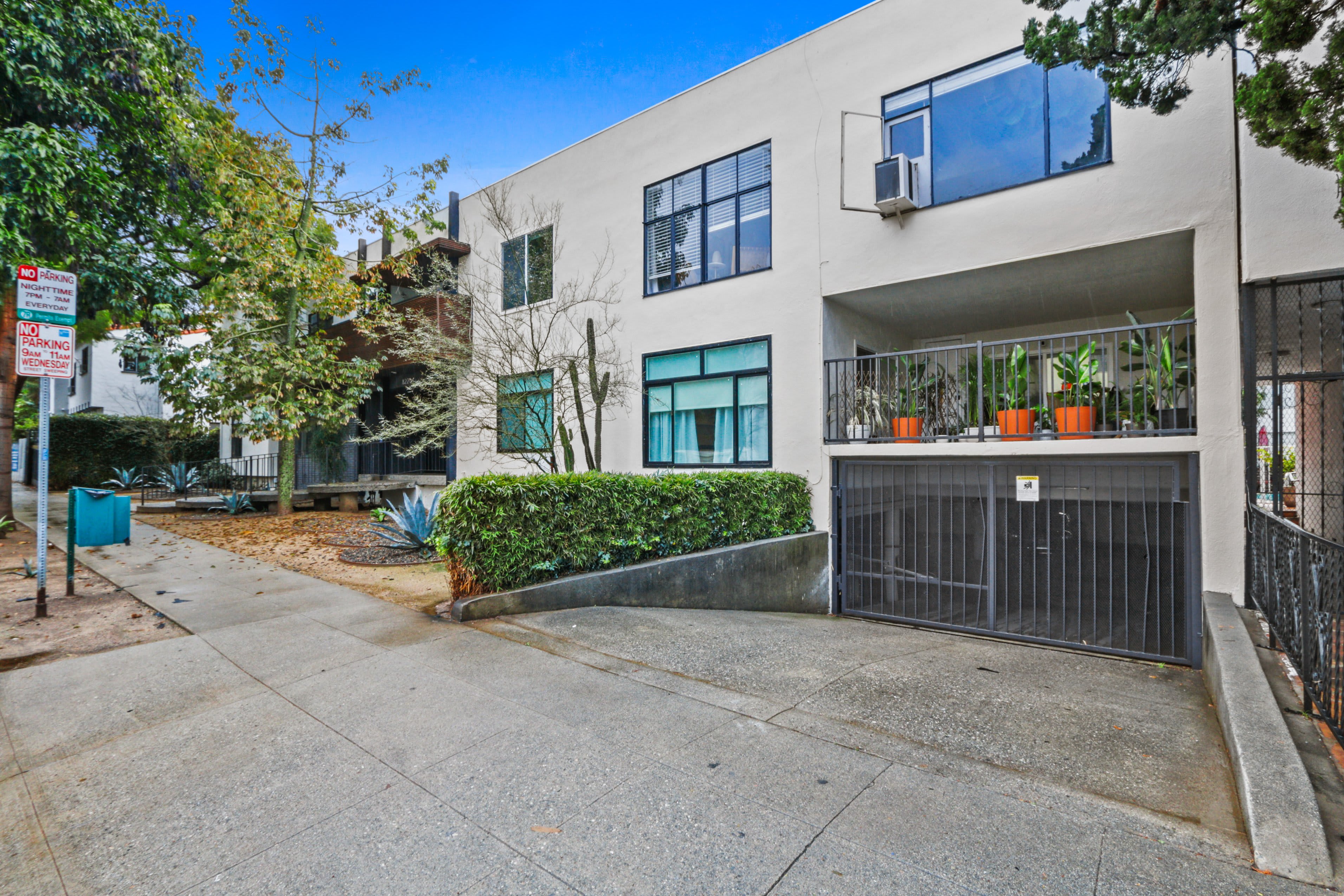 8220 West Norton Apartments – photo 1