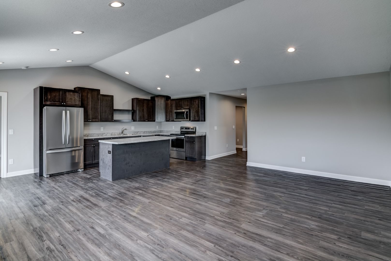 Convenient Location! 3 Bedroom Town Home – photo 1