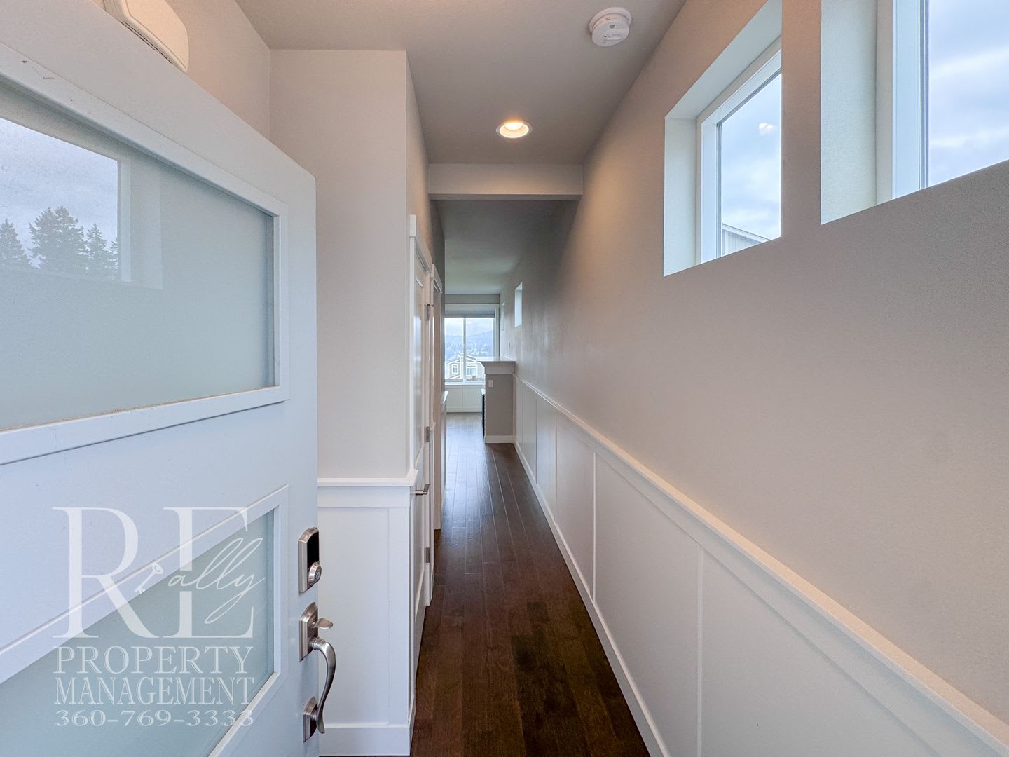 Move In Special 50 Off First Months Rent Modern 3 Story Bremerton Home With Water Views On Every Level – photo 5