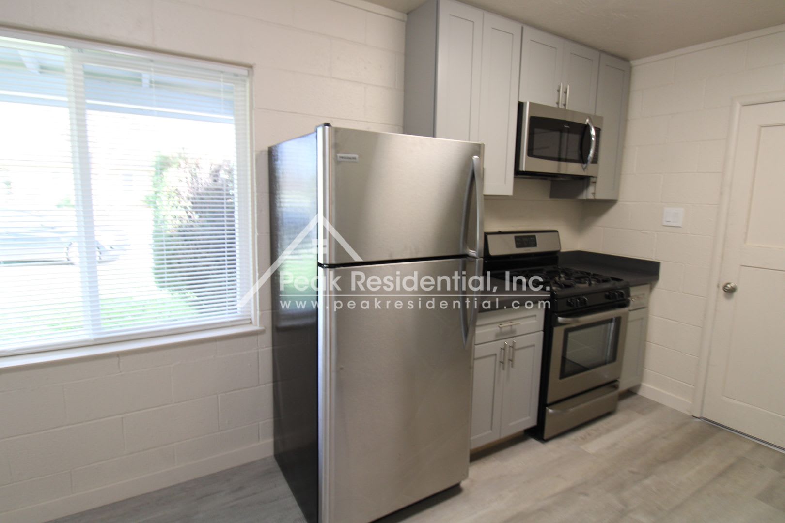 Charming Tahoe Park 2bd/1ba Duplex – photo 5