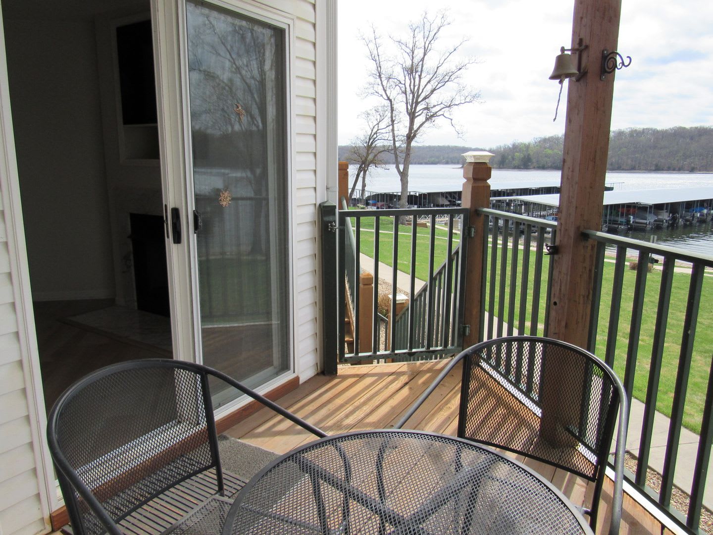 1 Bedroom Lakefront Condo For Rent – photo 3