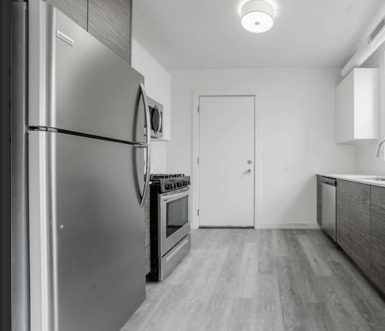 1706 West Glenlake Avenue – photo 1