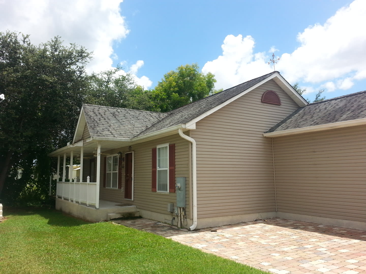 UPDATES COMING SOON ** LEAWOOD LAKES ** 3/2/1 SINGLE FAMILY HOME – photo 1