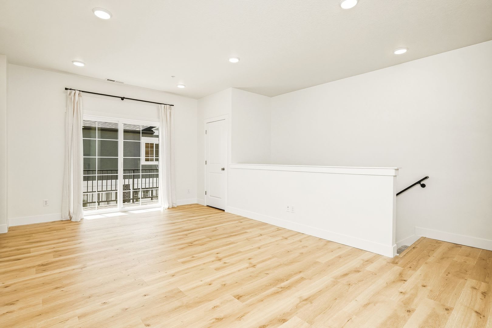 Welcome home to this beautifully designed 3 bedroom, 2 bathroom new construction townhome – photo 5
