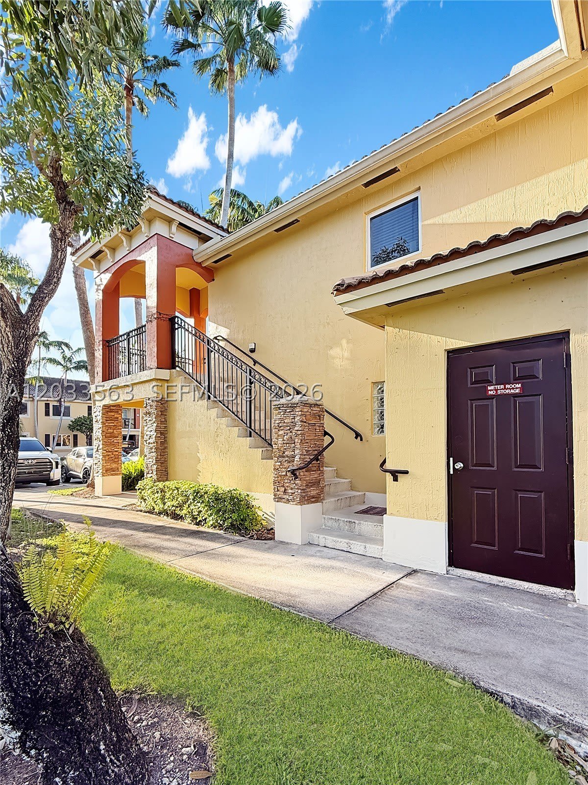 945 NE 34th Ave – photo 2